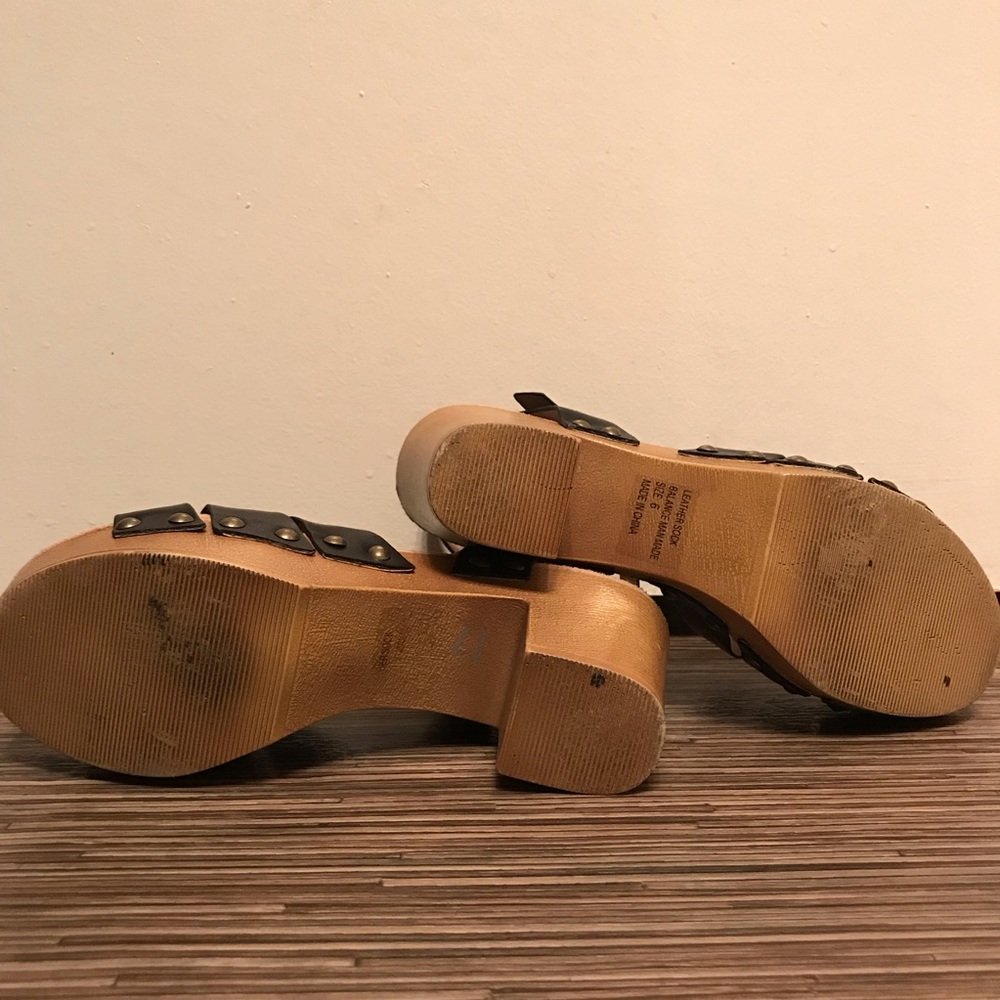Restricted | open toe clogs - Picture 5 of 5